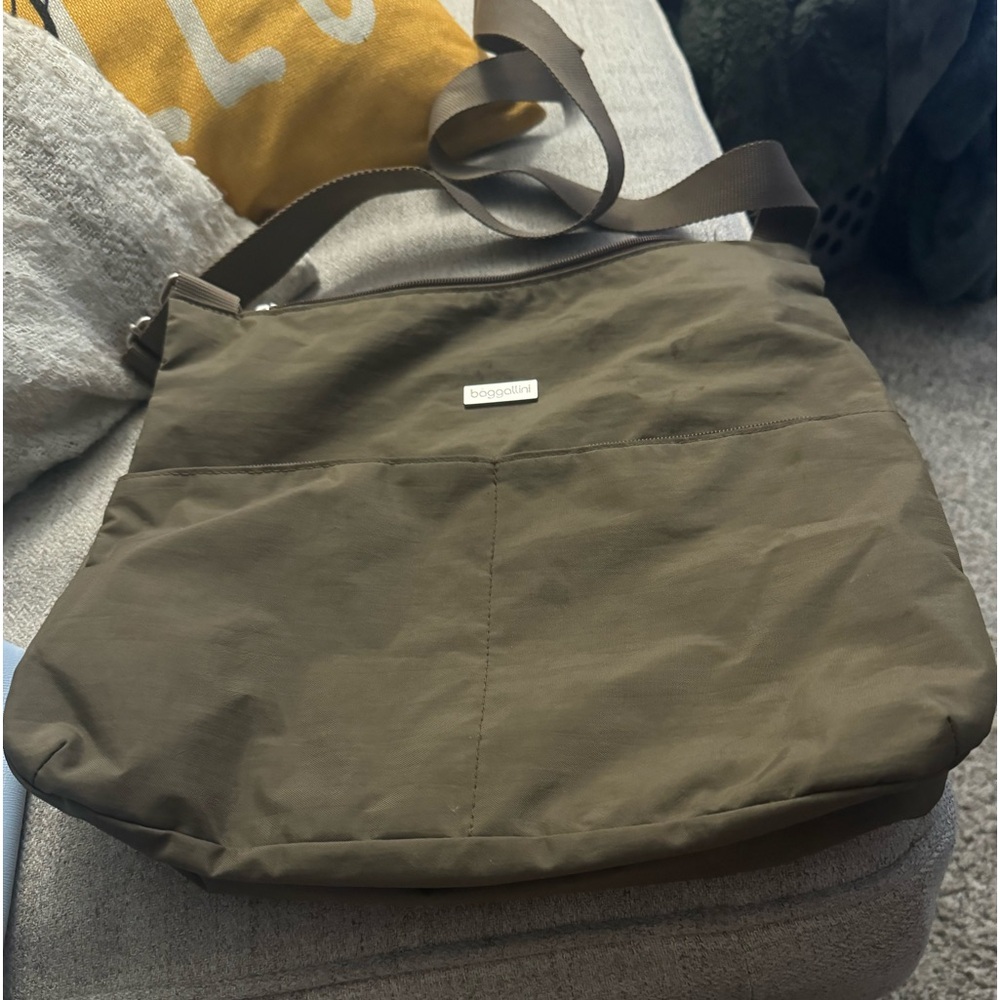 Bagallini slightly used crossbody